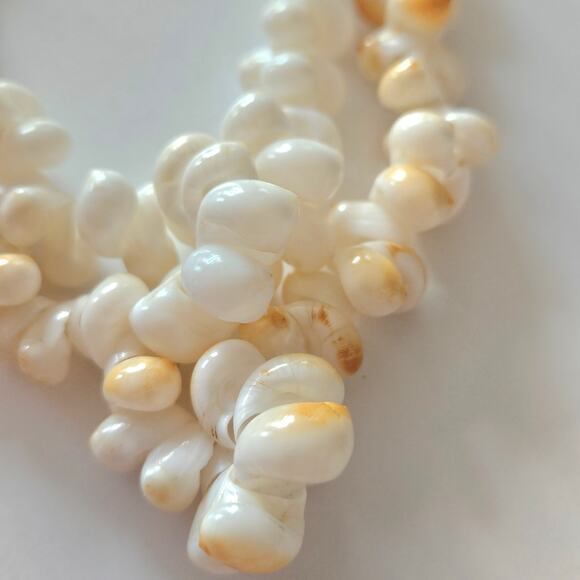 Island Chic: Vintage Hawaiian Shell Necklace Set - Picture 10 of 16